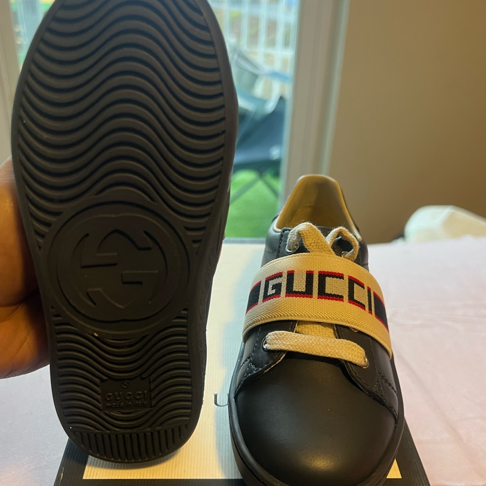 Gucci kids: Toddler Ace Sneaker with Gucci stripe size 26